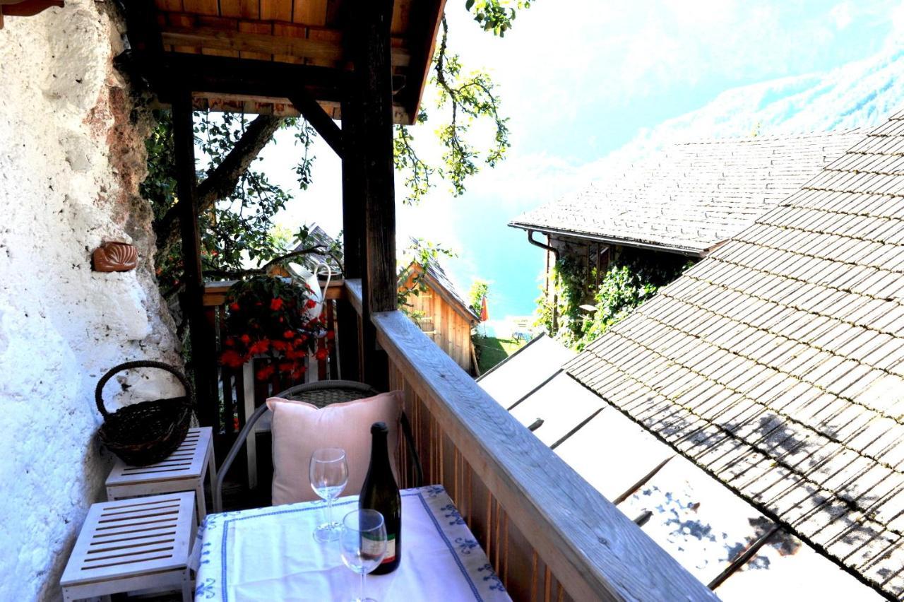 Haus Am Hof - 15Th Century House At The Lake, Near The Marketplace, With A Balcony Hallstatt Exterior photo